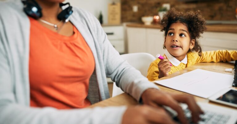 USP de Ribeirão Preto busca mães voluntárias para estudo sobre saúde mental e comportamento infantil