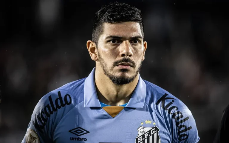 João Paulo recebe sondagens da Série A e avalia sair do Santos após 14 anos