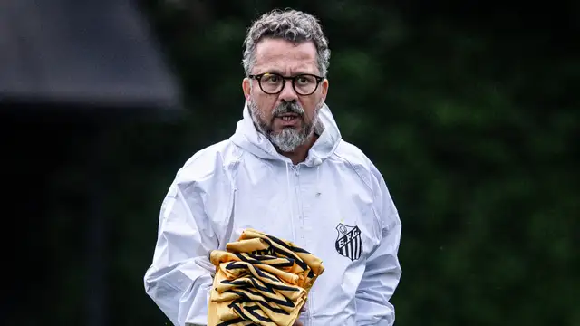 Cléber Xavier aguarda volta de lesionados e festeja semana livre no Santos