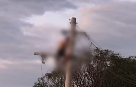 Homem sobe em poste, sofre descarga elétrica e causa explosão em Hortolândia; veja o vídeo