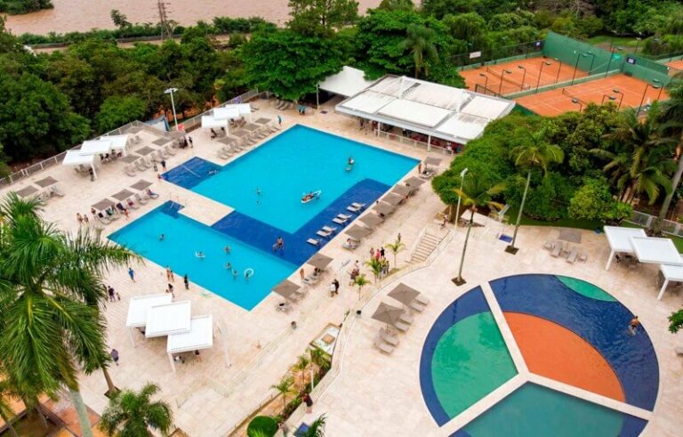 Funcionário de clube é demitido após ser acusado de tentar filmar vestiário feminino