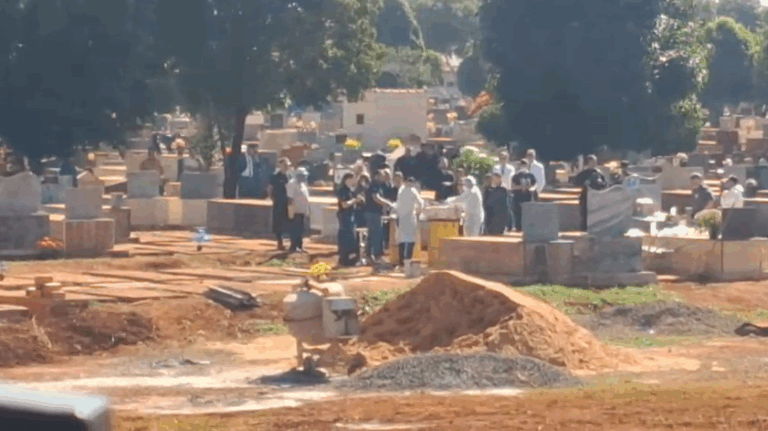 Corpo da irmã do médico suspeito de envenenar professora na zona Sul é exumado