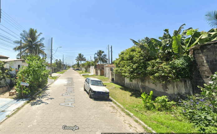 Adolescente é ferida por estilete durante briga em Caraguatatuba Adolescente é ferida por estilete durante briga em Caraguatatuba