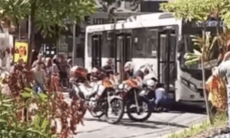 Amigas são atropeladas por ônibus municipal e uma morre em Guarujá