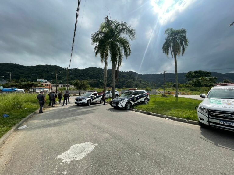 Ação da Força Tarefa de Guarujá coíbe invasão em área na Enseada