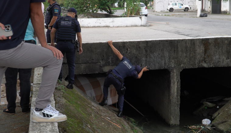 Jardim Boa Esperança em Guarujá recebe operação voltada a pessoas em situação de rua