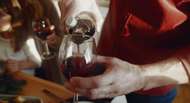 Consumo de álcool está associado a lesões cerebrais ligadas à demência, mostram análises