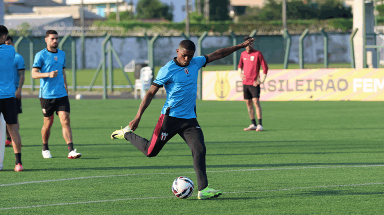 Jonathan Cafu comemora vitória, cita gols trabalhados nos treinamentos e agradece o apoio da torcida