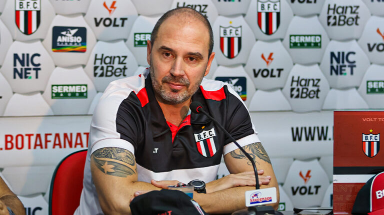 Allan Aal demonstra confiança na recuperação da equipe e cita grandeza do Botafogo em apresentação