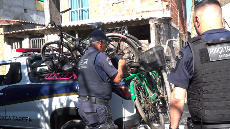 Cabos e fios de cobre roubados são encontrados em ferro velho de Guarujá e dono é encaminhado a delegacia