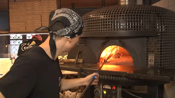 Conheça a pizzaria que leva o nome de Santos ao cenário mundial através de suas receitas