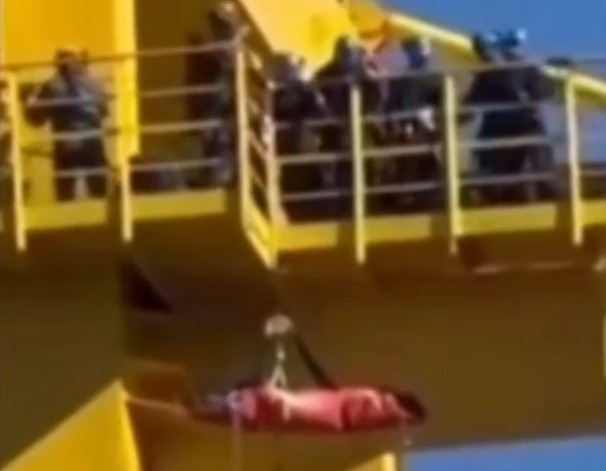 Trabalhador portuário quebra o braço e precisa ser resgatado pelo corpo de bombeiros