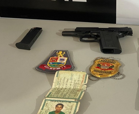 Homem é preso com carro furtado e pistola com numeração raspada em Cachoeira Paulista Homem é preso com carro furtado e pistola com numeração raspada em Cachoeira Paulista