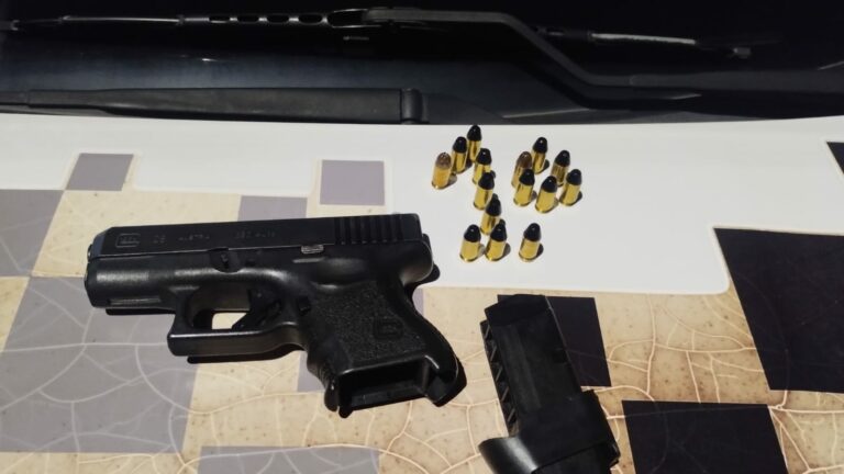 Homem é preso por porte ilegal de arma de fogo após acidente de trânsito em São José