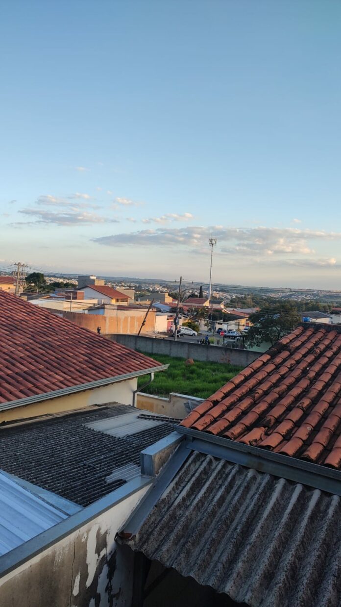 Postes arrastados por caminhão são trocados no Jardim Icaraí