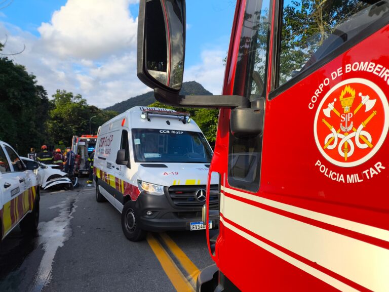 Grave acidente entre carro e ônibus na Rio-Santos deixa um morto e duas pessoas feridas em Ubatuba