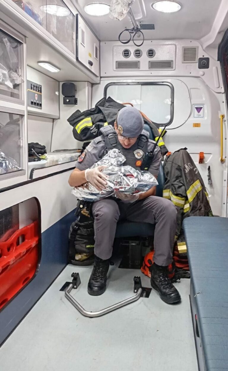 Policiais auxiliam em parto dentro de residência em Limeira