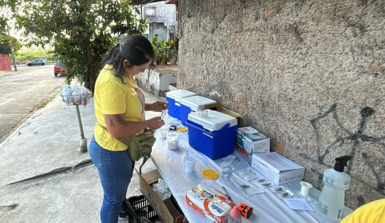 População em situação de rua recebe vacinas contra gripe e covid-19 em Campinas