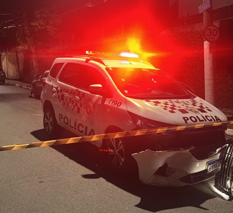 Policial é baleado e criminosos fogem em carro de luxo