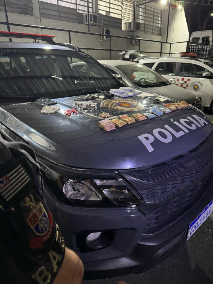 BAEP prende dupla por tráfico de drogas em São José e apreende mais de R$ 11 mil