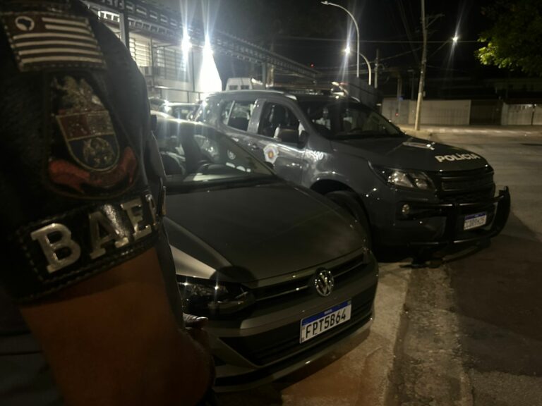 Trio é preso com carro roubado em São José dos Campos