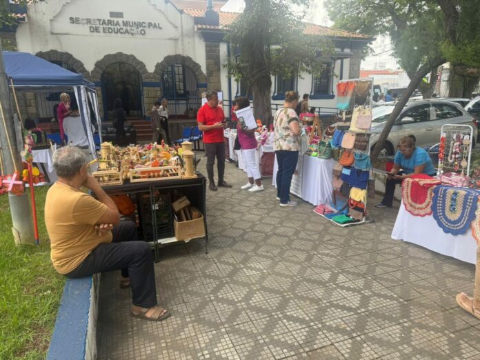 Feira Cultural celebra o Dia das Mães com artesanato e serviços gratuitos de beleza em Taubaté