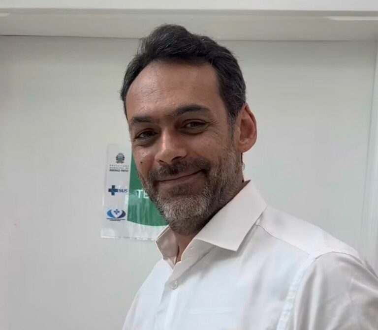 Em meio ao aumento de atendimentos por doenças respiratórias, secretário da Saúde transfere gabinete para UPAs