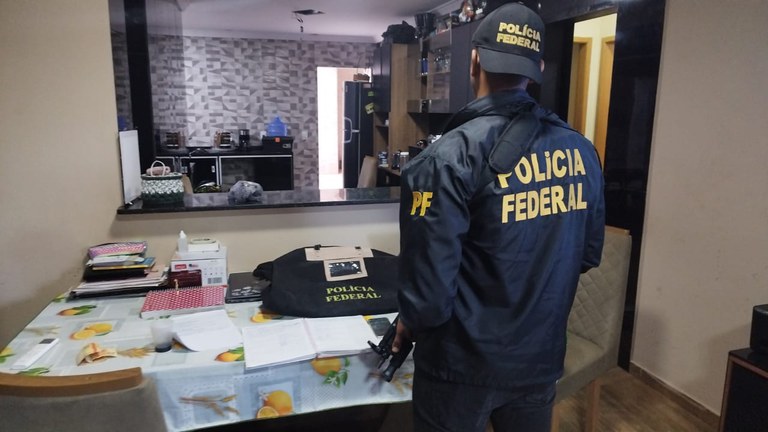 Armas escondidas em caminhão interceptado no Vale levam PF a operação no Rio de Janeiro