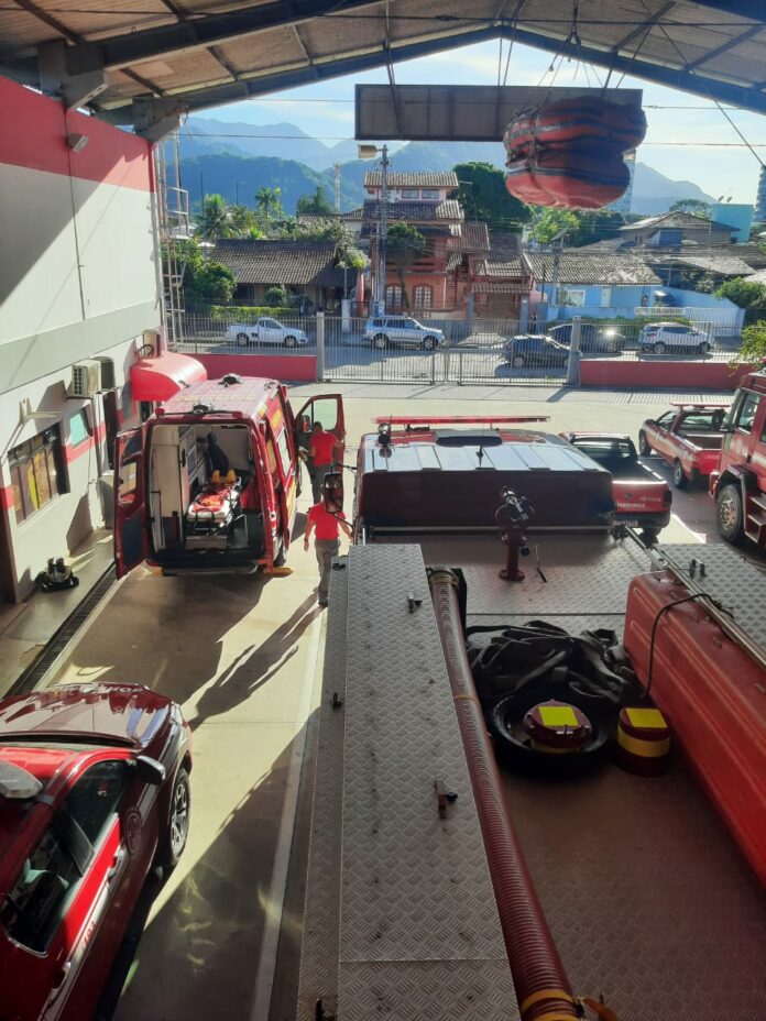 Bombeiros salvam bebê de dois meses engasgado com leite materno em Caraguatatuba