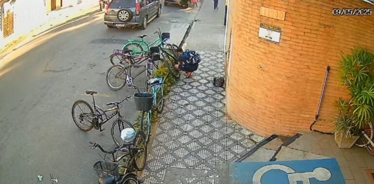 Jovem tem bicicleta furtada no Centro de Ubatuba; veja VÍDEO