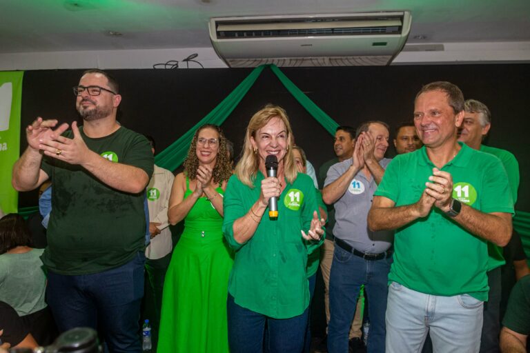 MONGAGUÁ: Lançamento da campanha de Cristina Wiazowski e Julio da Imobiliária lota espaço em Agenor de Campos