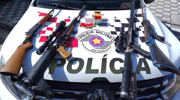 Homem é preso por disparo e porte ilegal de arma com silenciador em Jacareí Homem é preso por disparo e porte ilegal de arma com silenciador em Jacareí