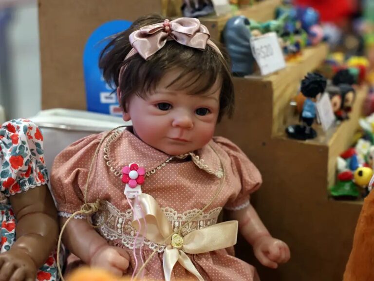 Vereador quer punir quem utilizar bebê reborn para benefícios ou facilidades previstas em lei para crianças de colo