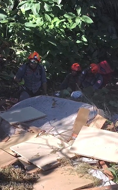 VÍDEO: Motorista perde controle do carro e cai em ribanceira de 25 metros em Ubatuba VÍDEO: Motorista perde controle do carro e cai em ribanceira de 25 metros em Ubatuba