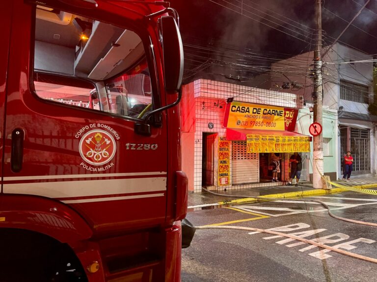 Incêndio atinge açougue em Jacareí e deixa um homem ferido