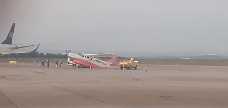 Avião da Azul toca cauda no solo durante embarque em Viracopos