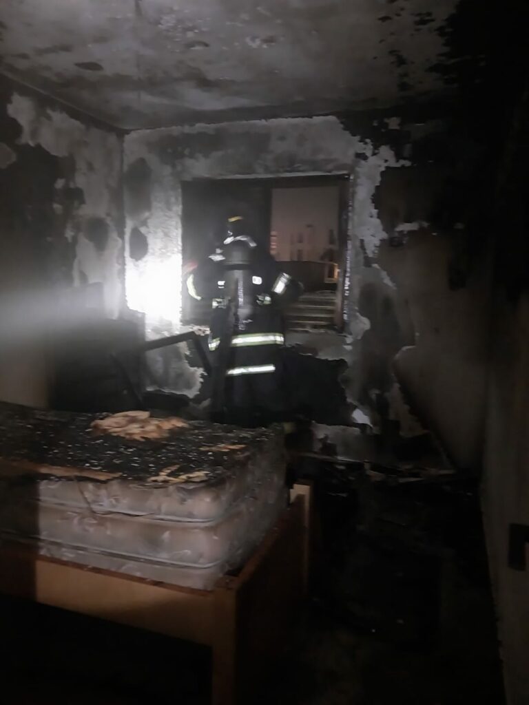 Incêndio atinge apartamento na Praia Grande, em Ubatuba