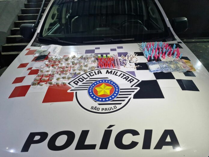 PM apreende mais de 300 porções de drogas em São José