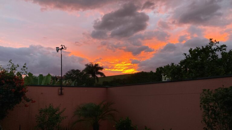 Frente fria muda o tempo na região; sábado será de sol, mas domingo pode ter chuva no litoral