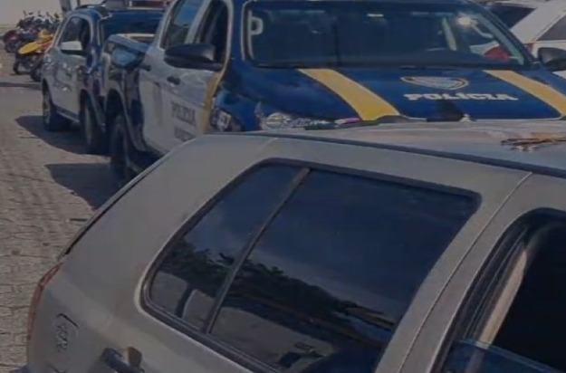 Veículo com mais de R$ 148 mil em multas é apreendido pela Polícia Municipal de São Sebastião Veículo com mais de R$ 148 mil em multas é apreendido pela Polícia Municipal de São Sebastião