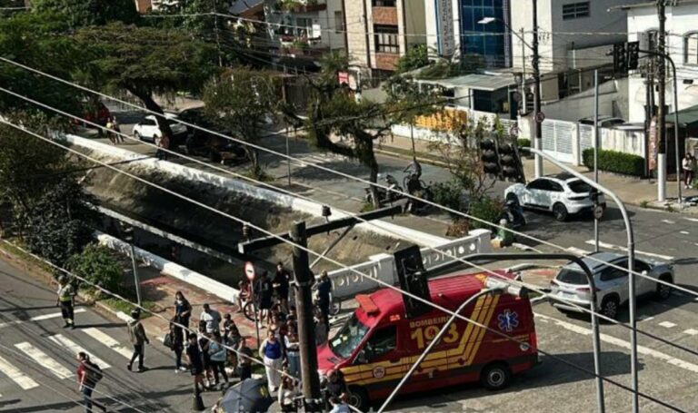 Adolescente de bibicleta é atropelado ao sair da escola e fica com perna ferida em Santos