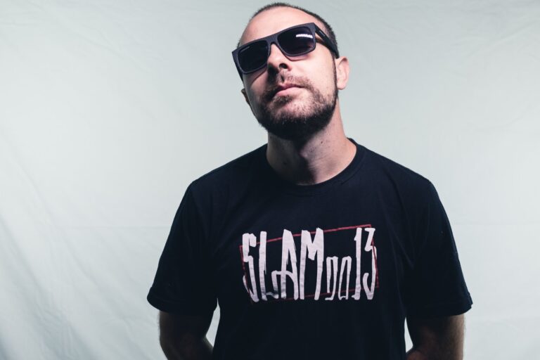 A poesia resistente de Thiago Peixoto vira livro e ganha título de “Teimosia”