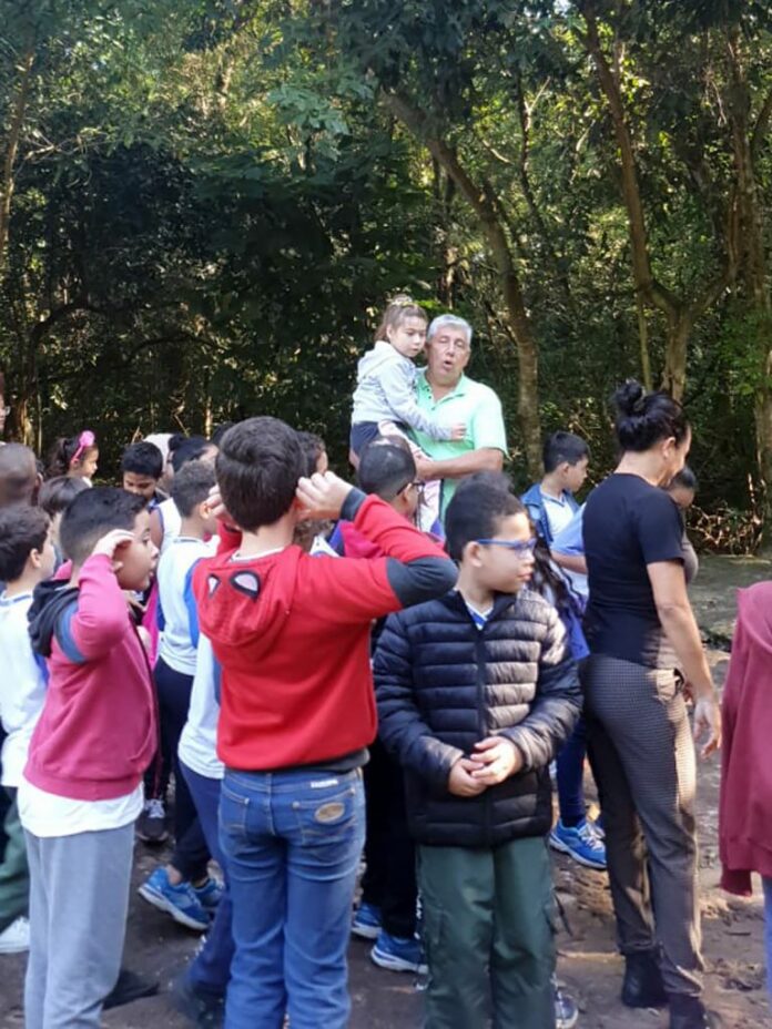alunos-tem-aulas-de-educacao-ambiental-ao-ar-livre-no-parque-ecologico Prefeitura de Araçatuba