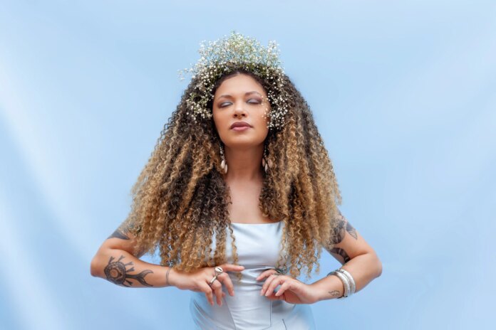 Ana Cacimba celebra ancestralidade e a resistência negra com o single “Preto Velho”