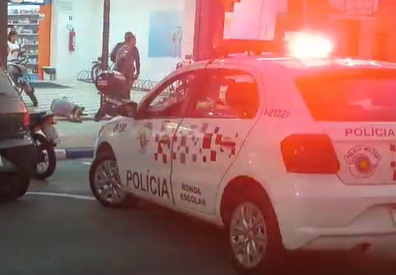 Ladrão armado é baleado por segurança de farmácia durante tentativa de assalto em Vicente de Carvalho; VÍDEO