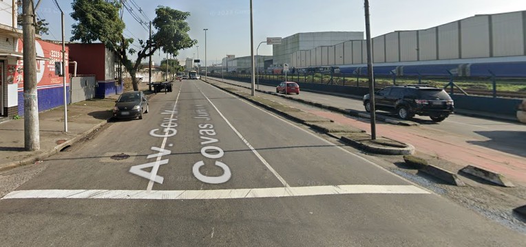 Acidente entre dois carros deixa criança e mulher feridas em avenida perimetral em Santos