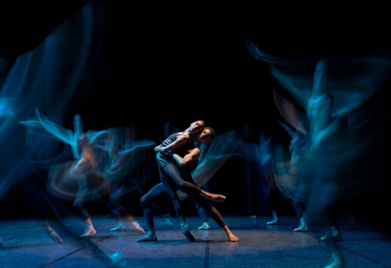 Balé de Paraisópolis se apresenta no Municipal de Santos