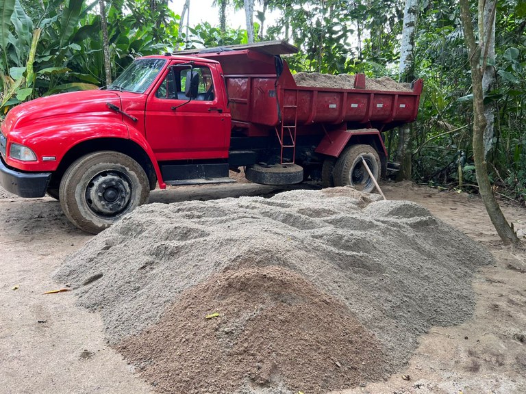 PF flagra extração ilegal de areia em rio de Ubatuba