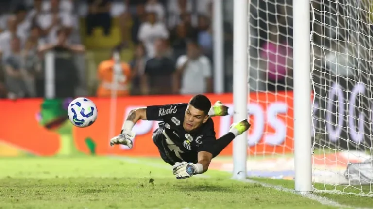 Santos tenta segurar Gabriel Brazão e admite negociação por João Paulo