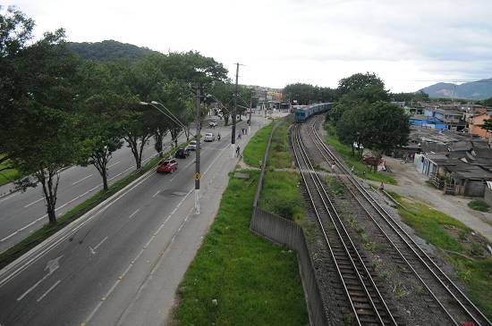 Homem morre atropelado por locomotiva em Cubatão